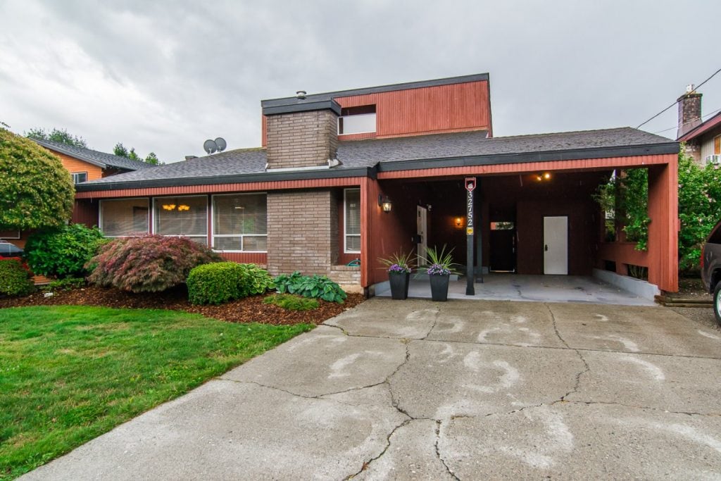 Bright, Spacious & Super Clean!
