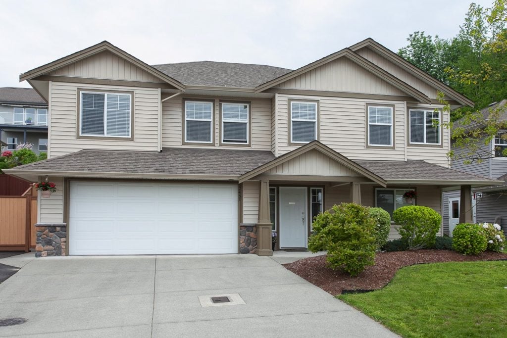 WOW! Spacious Home With Amazing Suite!