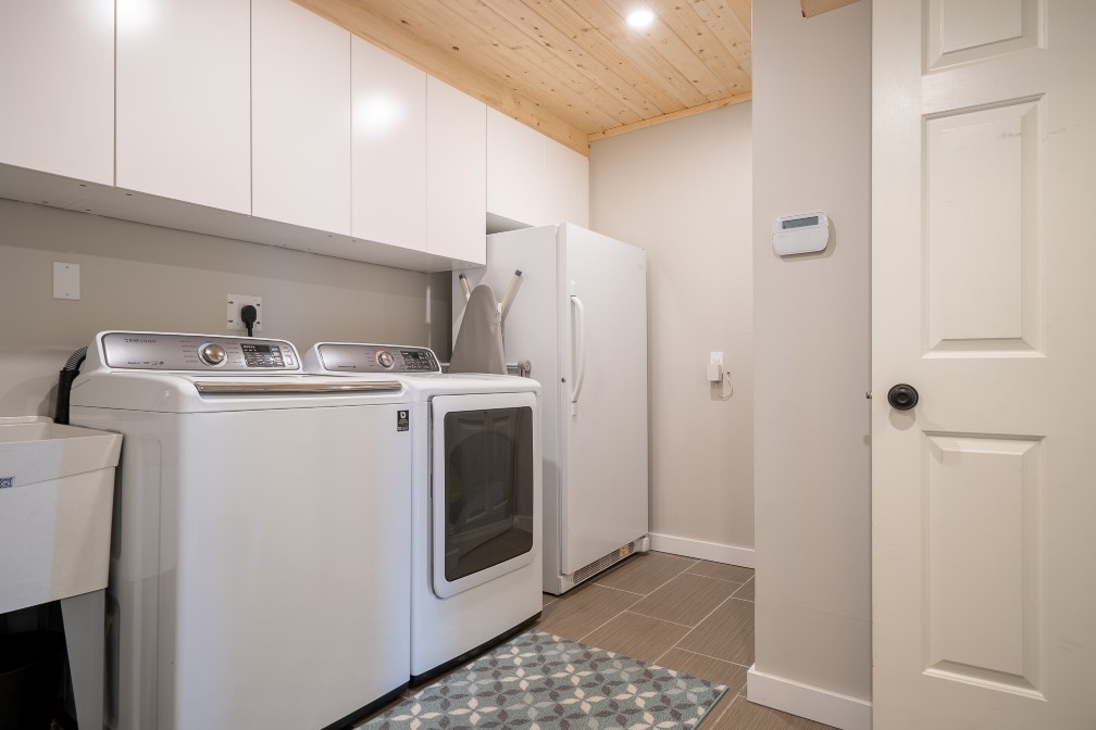 Renovated East Abbotsford Home Eximus