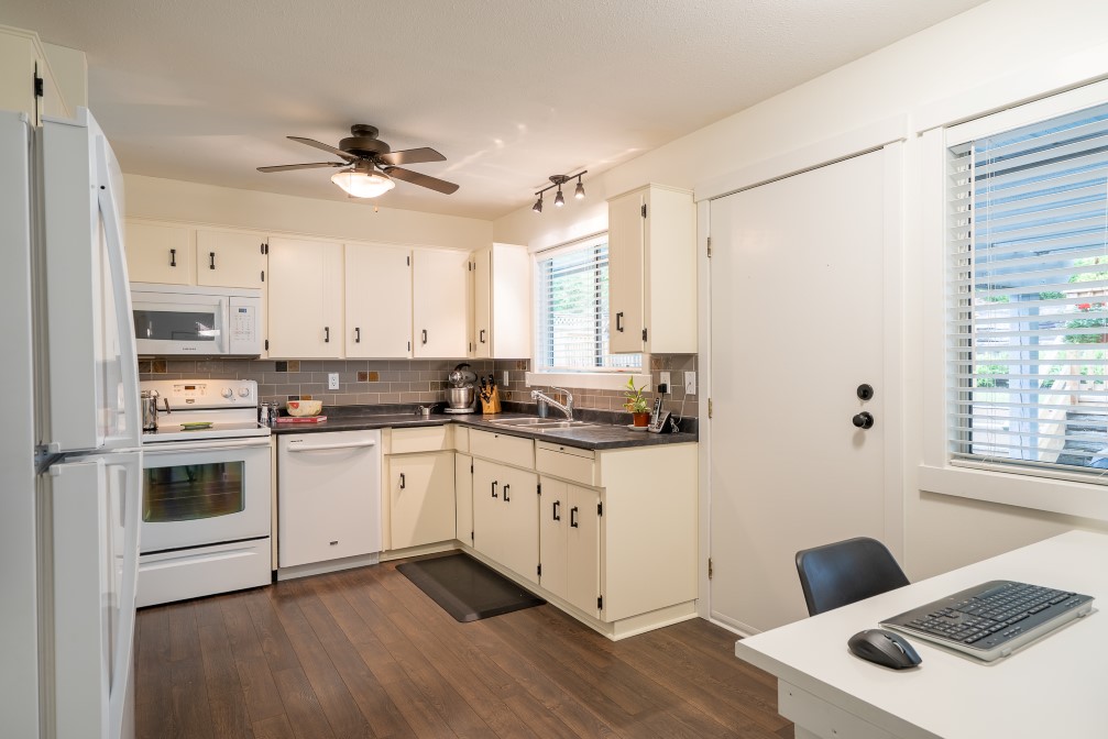 Renovated East Abbotsford Home Eximus