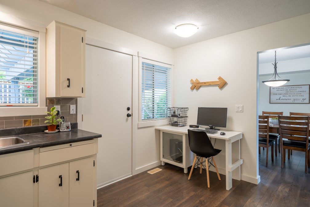 Renovated East Abbotsford Home Eximus