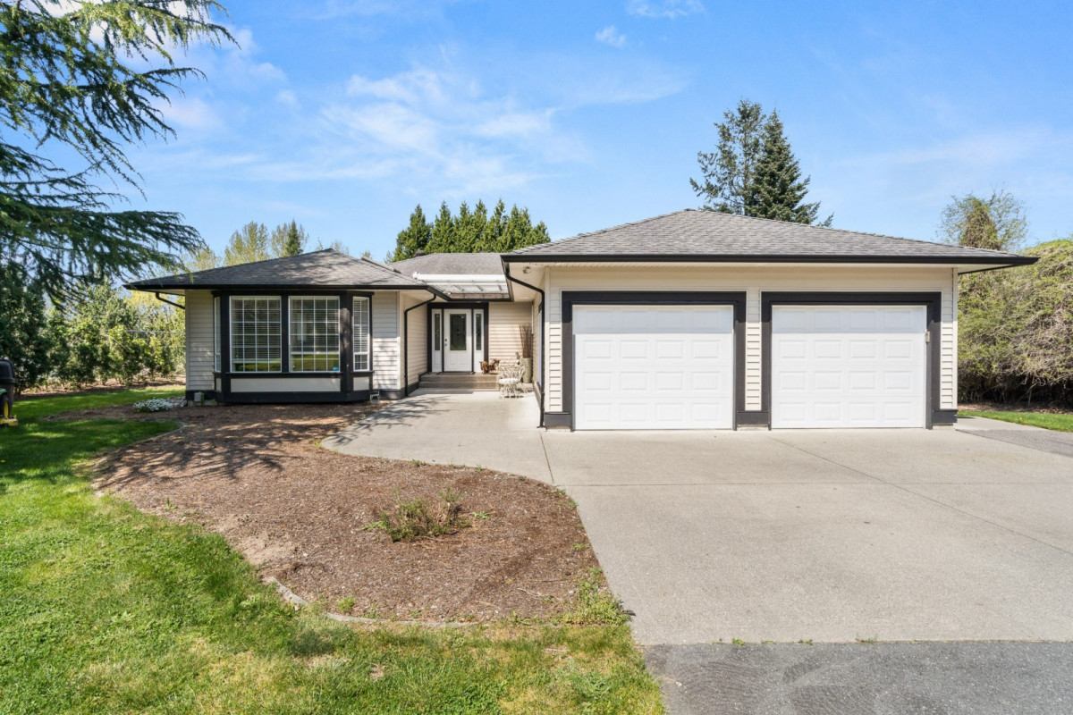 Spectacular Gated Property on 1 Acre Eximus